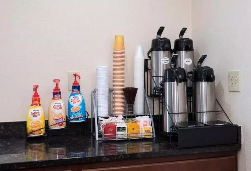 בית מלון כפרי Red Roof Inn Plus+ Poughkeepsie