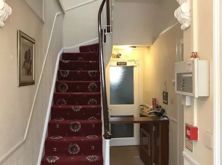 هتل Rembrandt Guest House