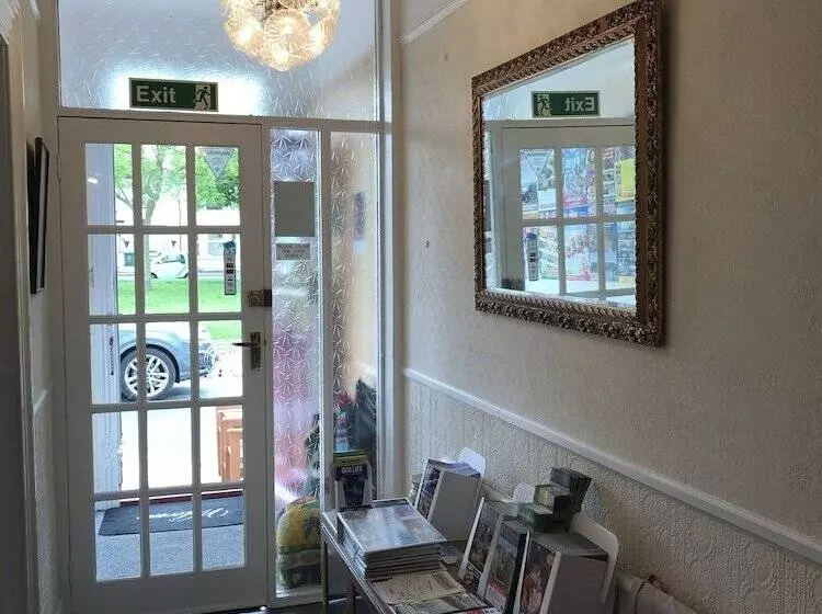 هتل Rembrandt Guest House