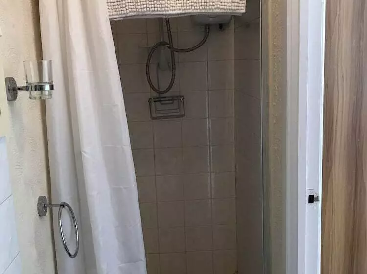 هتل Rembrandt Guest House