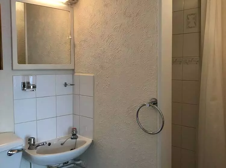 هتل Rembrandt Guest House