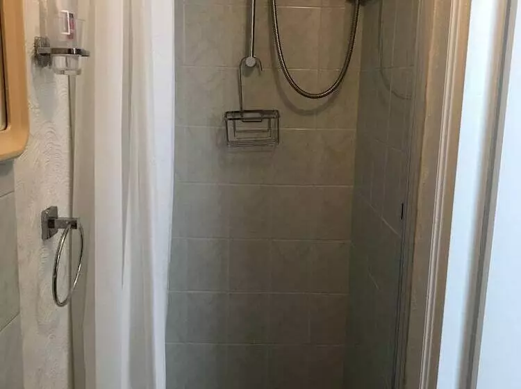 هتل Rembrandt Guest House