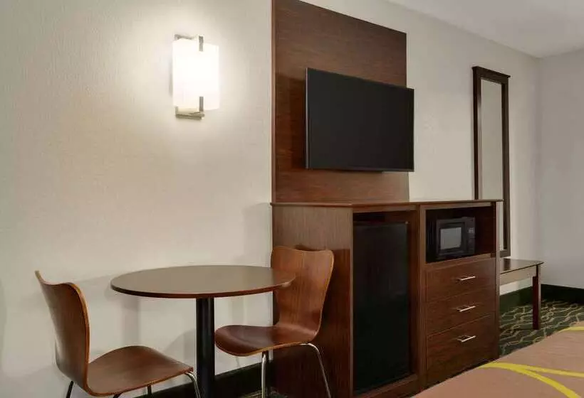 Отель Super 8 By Wyndham Pearl/jackson/east