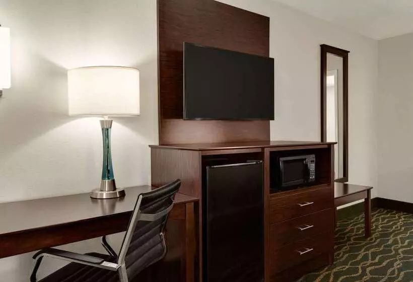 Отель Super 8 By Wyndham Pearl/jackson/east