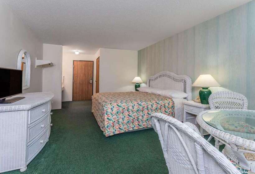 בית מלון כפרי Super 8 By Wyndham Reedsburg