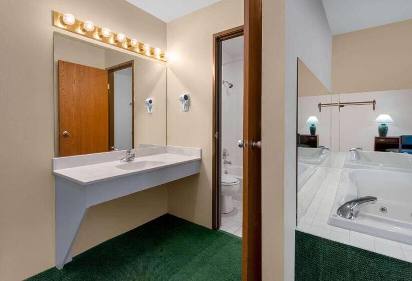 בית מלון כפרי Super 8 By Wyndham Reedsburg