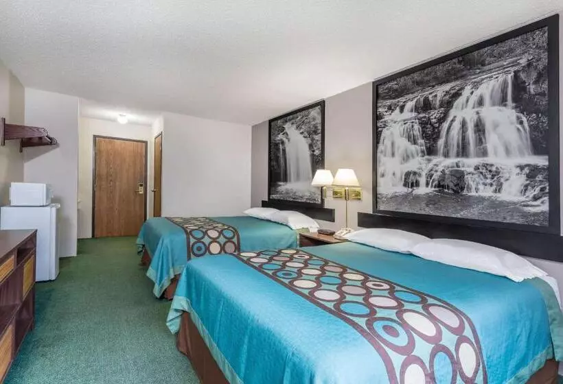 호텔 Super 8 By Wyndham Reedsburg