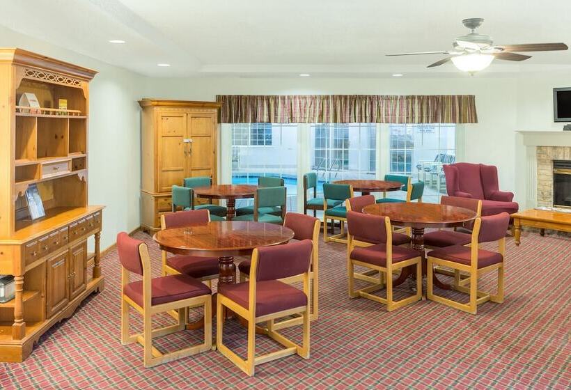 בית מלון כפרי Super 8 By Wyndham Reedsburg