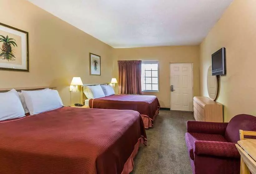 호텔 Travelodge Suites By Wyndham Lake Okeechobee