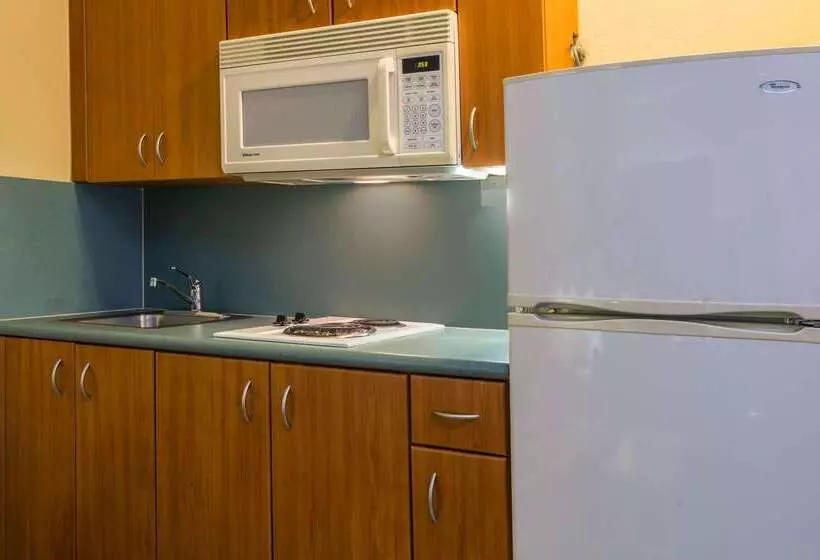 호텔 Travelodge Suites By Wyndham Lake Okeechobee