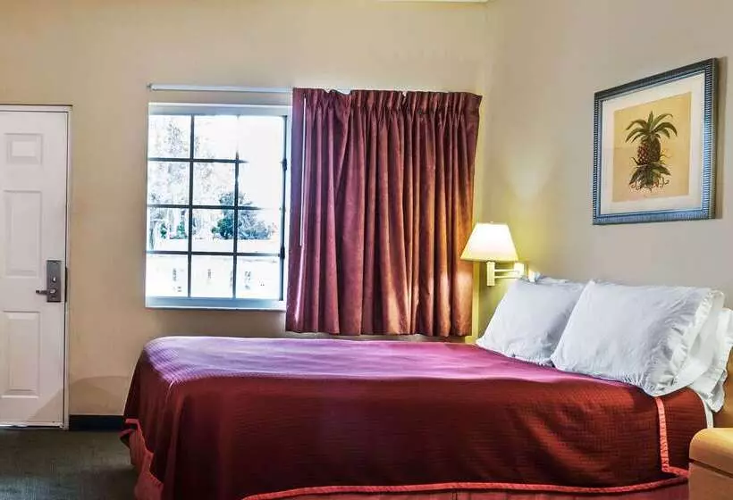 호텔 Travelodge Suites By Wyndham Lake Okeechobee