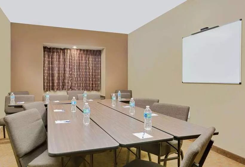 Microtel By Wyndham Perry National Fairground Area I 75