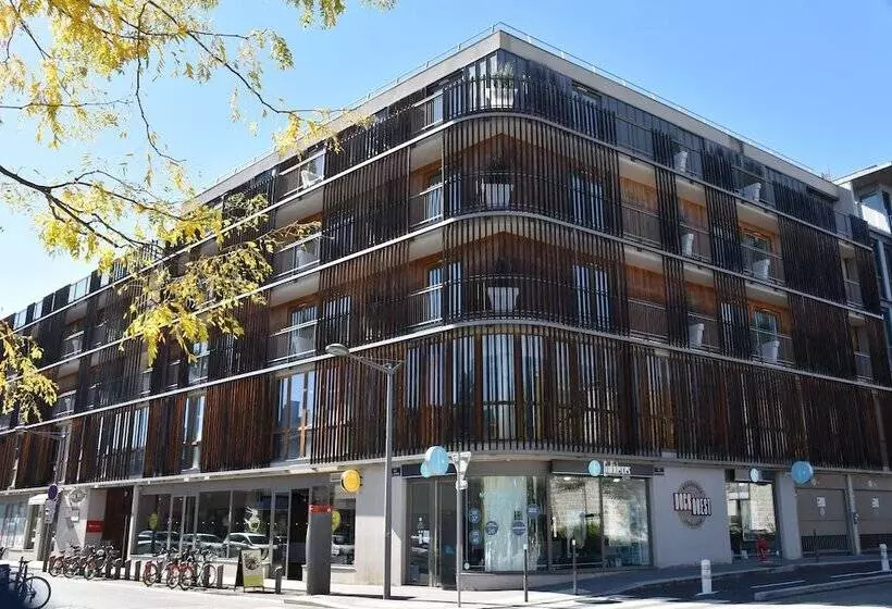 Отель Adonis Lyon Dock Ouest