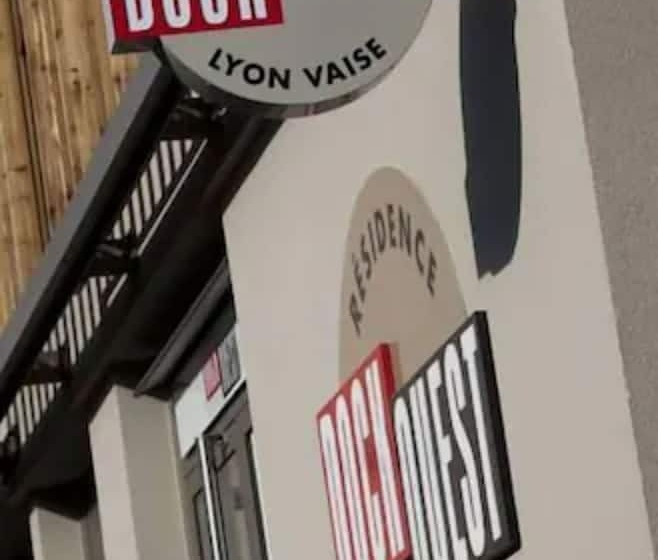 Hotel Adonis Lyon Dock Ouest