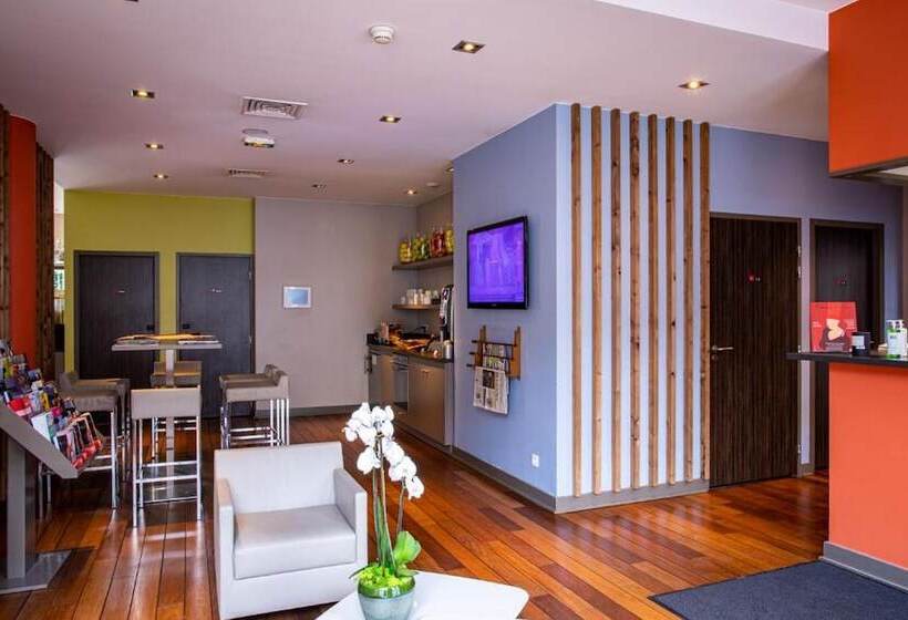 Hotel Adonis Lyon Dock Ouest