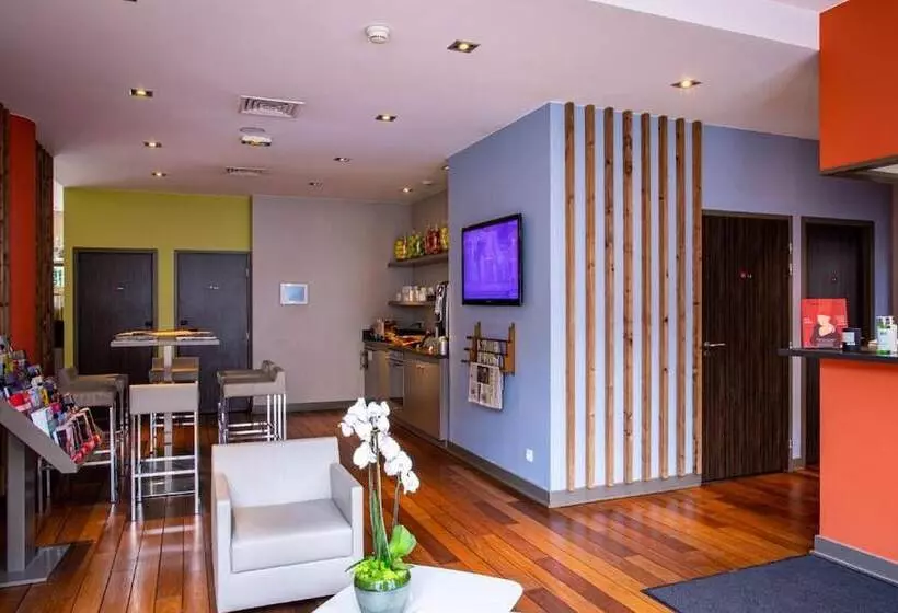 Отель Adonis Lyon Dock Ouest