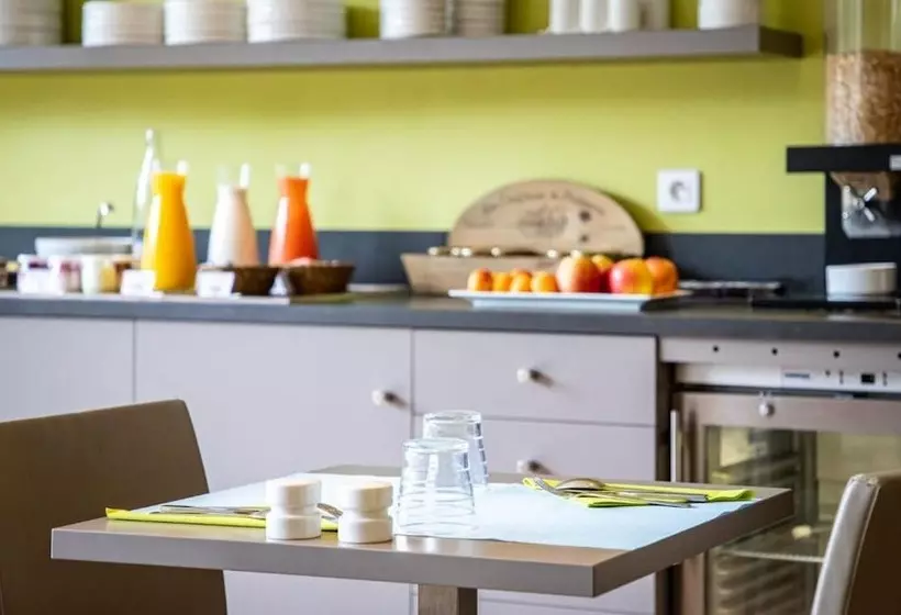 Отель Adonis Lyon Dock Ouest