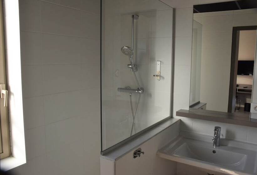 Hotel Adonis Lyon Dock Ouest