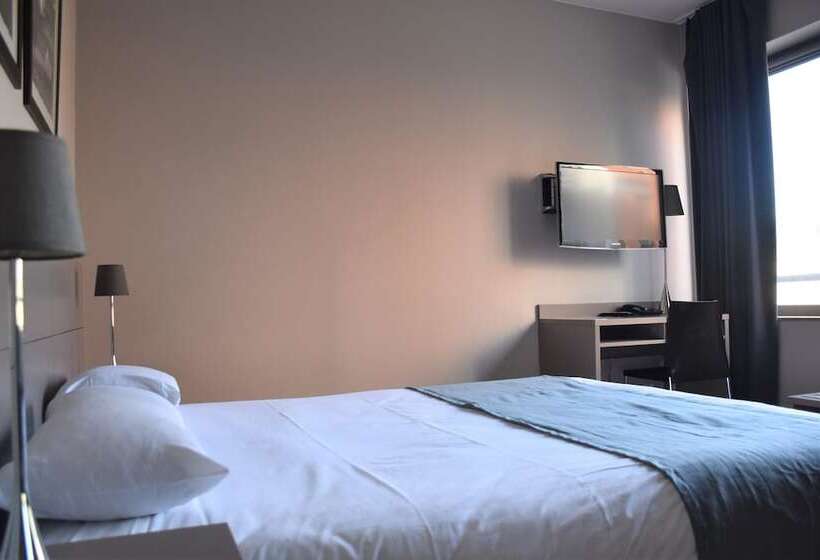 Hotel Adonis Lyon Dock Ouest