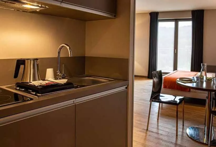 Отель Adonis Lyon Dock Ouest