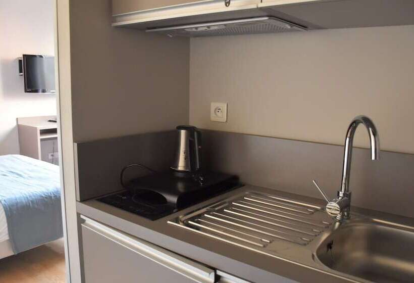 Hotel Adonis Lyon Dock Ouest