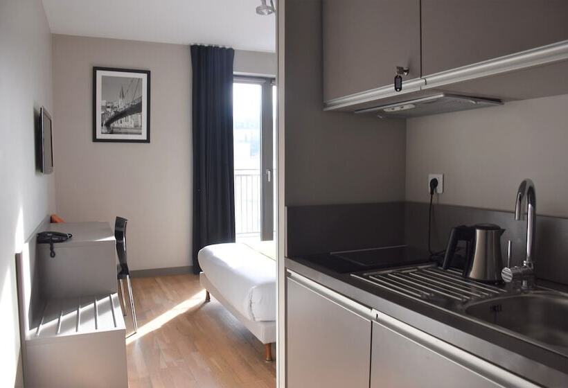Hotel Adonis Lyon Dock Ouest