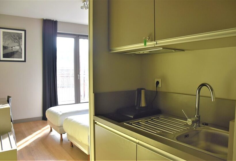 Hotel Adonis Lyon Dock Ouest