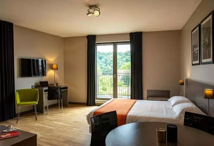 Отель Adonis Lyon Dock Ouest