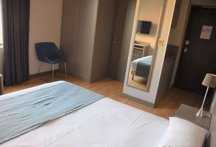 Hotel Adonis Lyon Dock Ouest