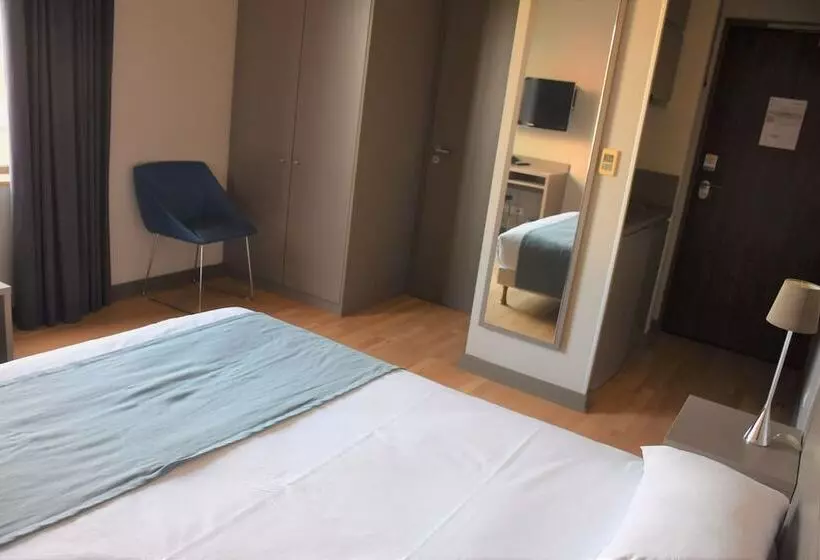 Отель Adonis Lyon Dock Ouest