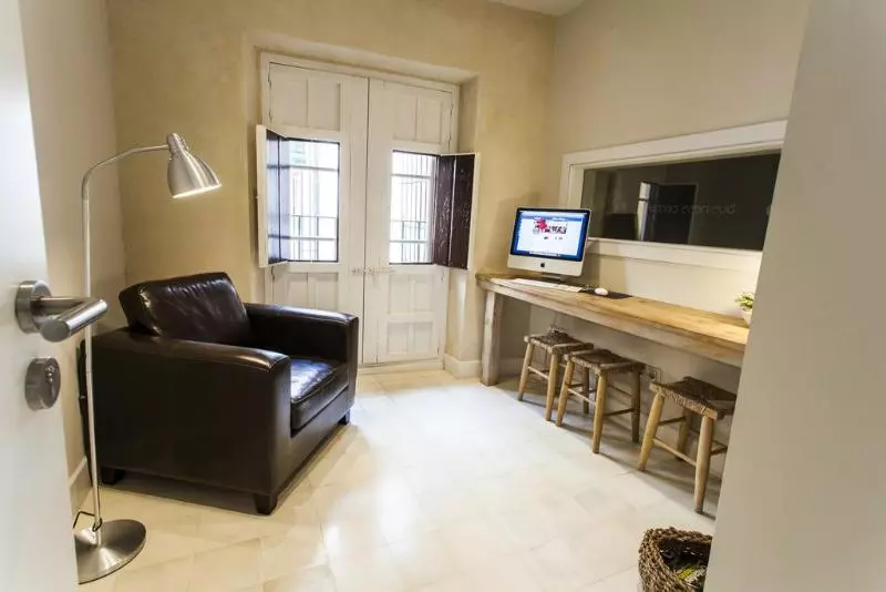 هتل Boutique Elvira Plaza