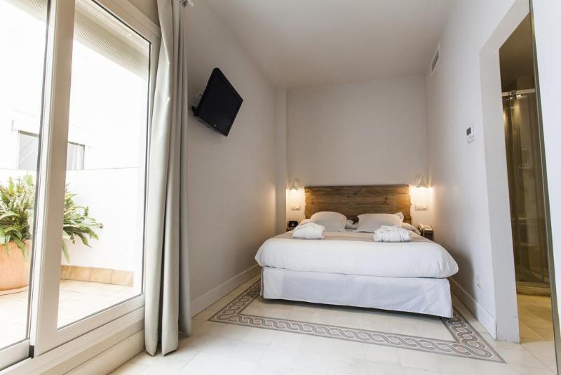 هتل Boutique Elvira Plaza