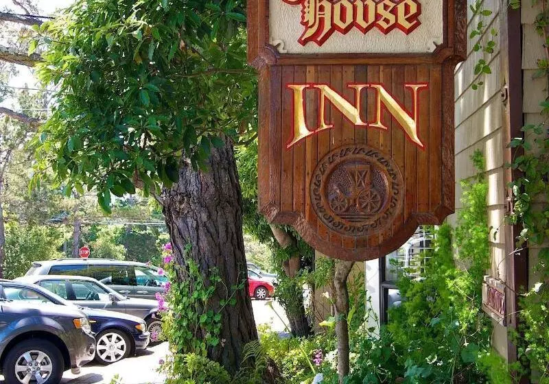 ホテル Carriage House Inn