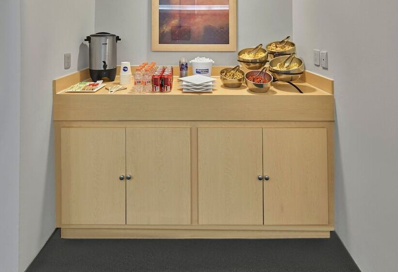 Отель City Express By Marriott Nogales