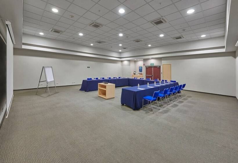 Отель City Express By Marriott Nogales