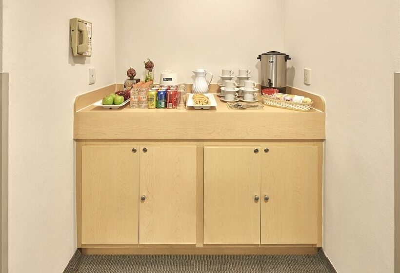 Отель City Express By Marriott Nogales