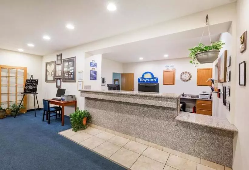 酒店 Reston Inn & Suites