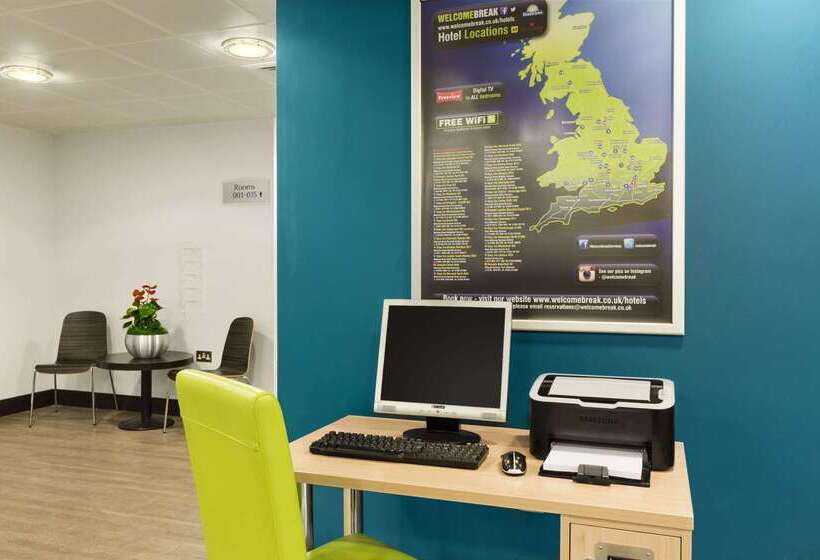 בית מלון כפרי Ramada By Wyndham Cobham