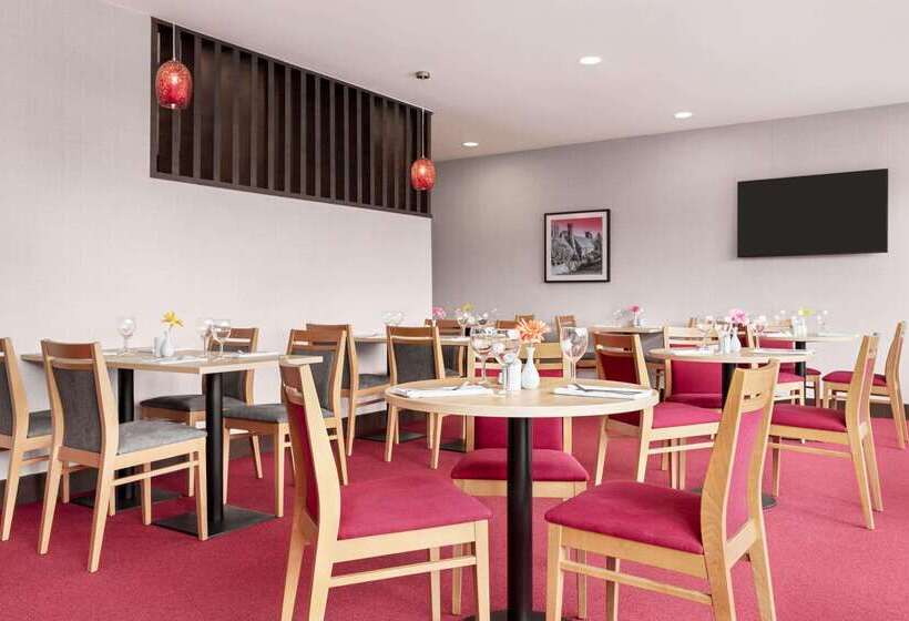 בית מלון כפרי Ramada By Wyndham Cobham