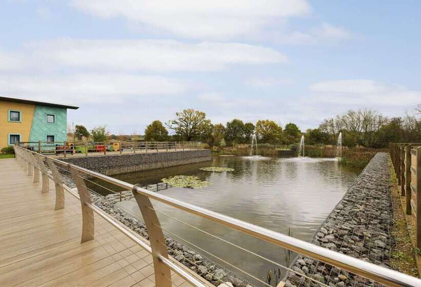 בית מלון כפרי Ramada By Wyndham Cobham