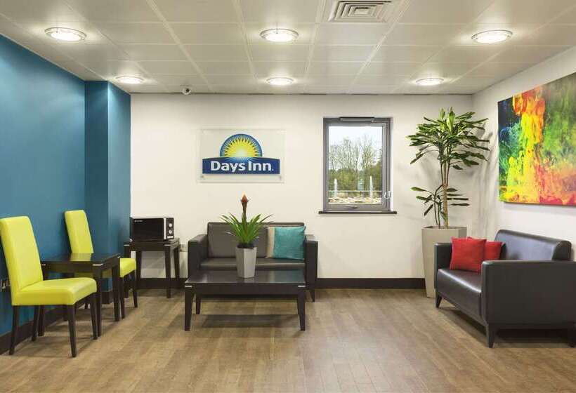 בית מלון כפרי Ramada By Wyndham Cobham