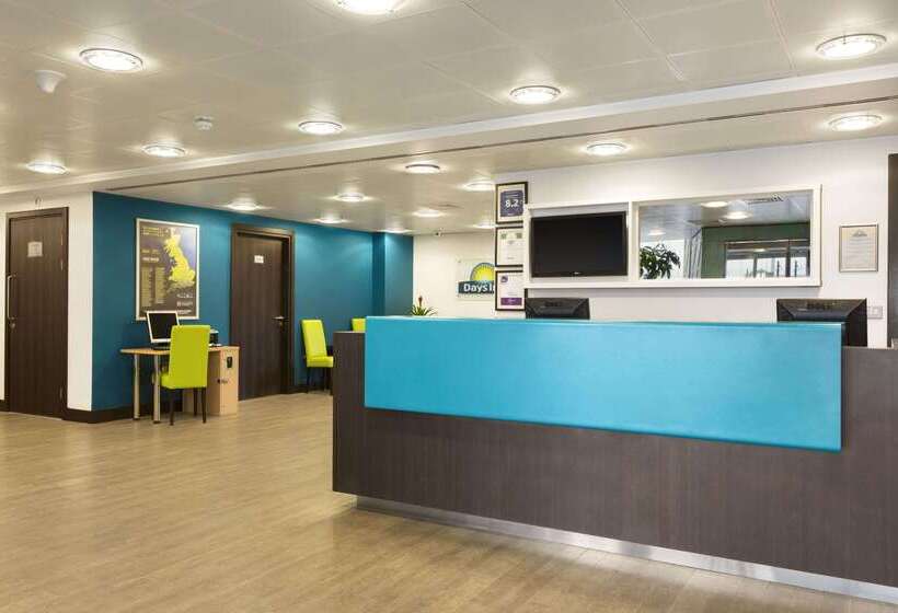 בית מלון כפרי Ramada By Wyndham Cobham