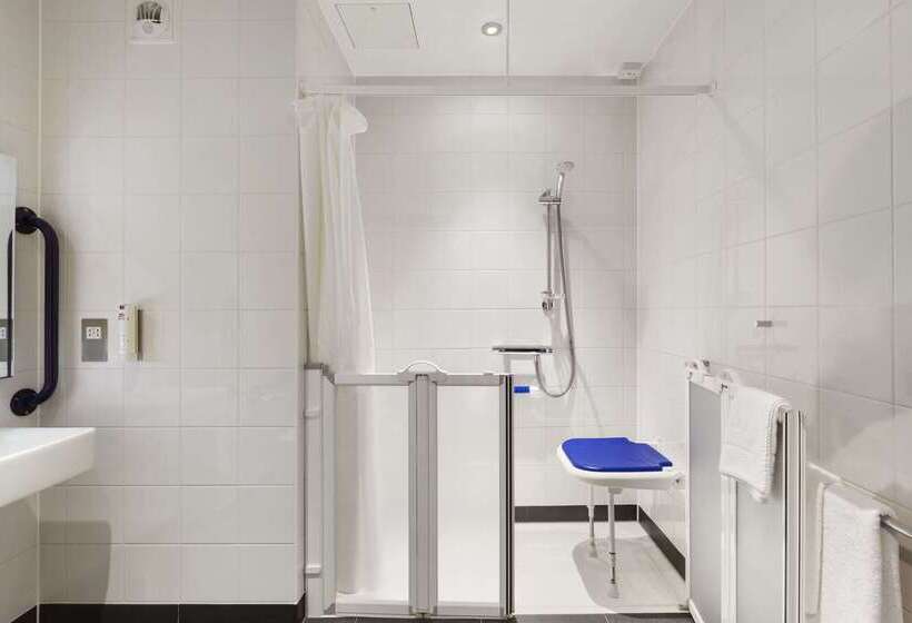 בית מלון כפרי Ramada By Wyndham Cobham