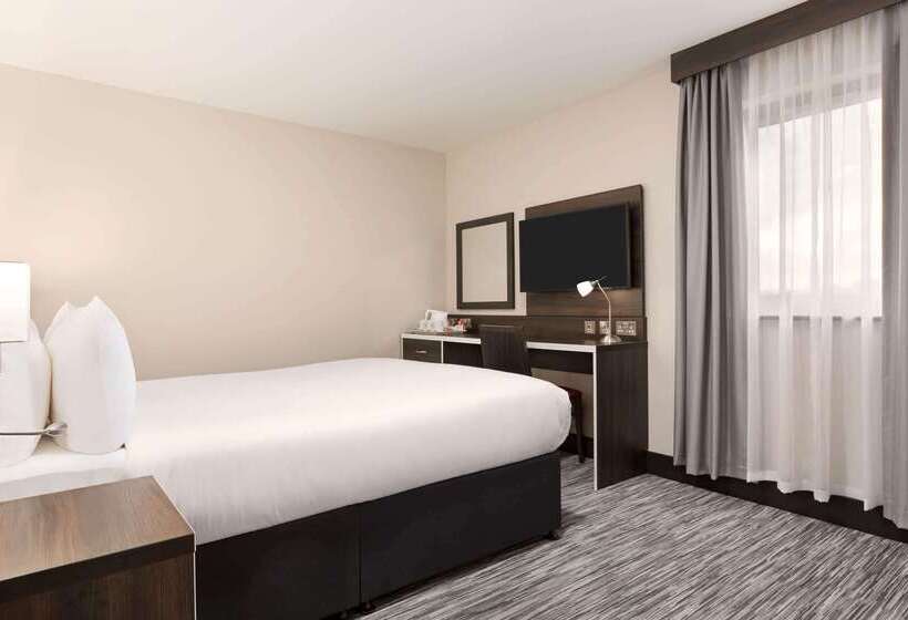 בית מלון כפרי Ramada By Wyndham Cobham