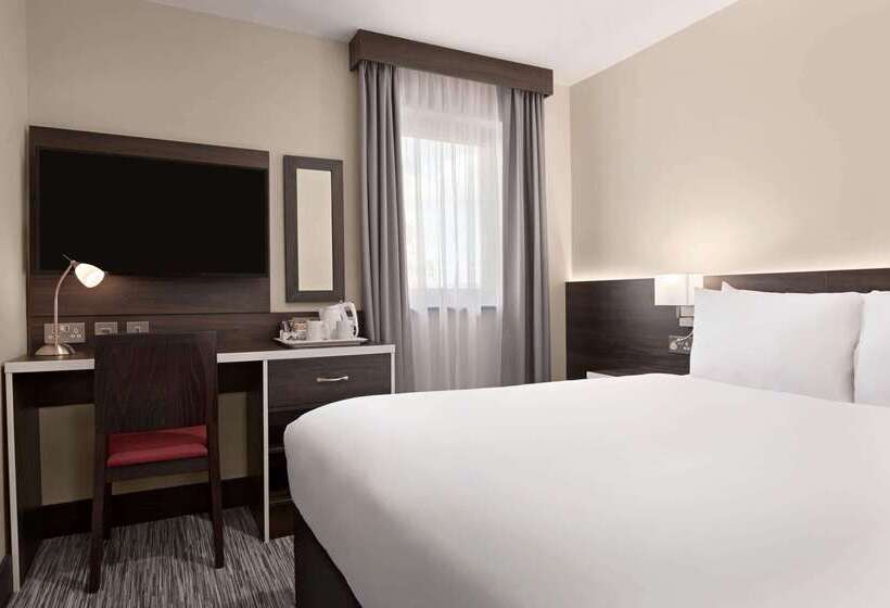 בית מלון כפרי Ramada By Wyndham Cobham