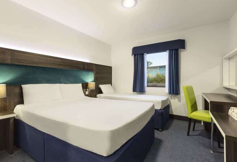 בית מלון כפרי Ramada By Wyndham Cobham