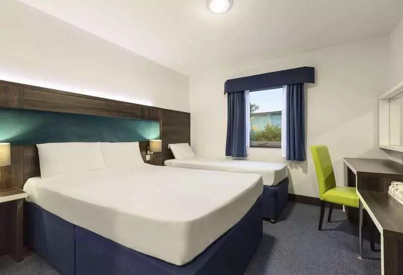 酒店 Ramada By Wyndham Cobham