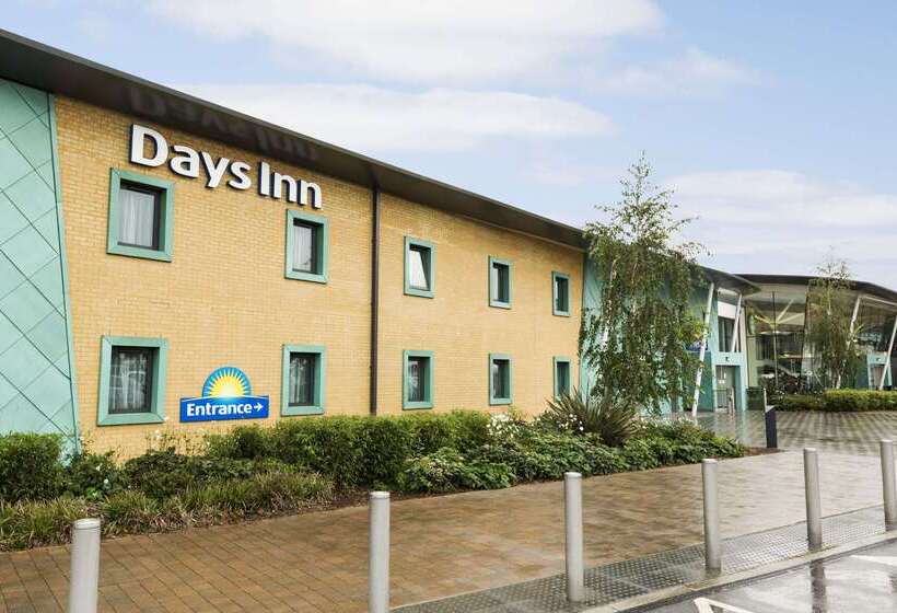 בית מלון כפרי Ramada By Wyndham Cobham