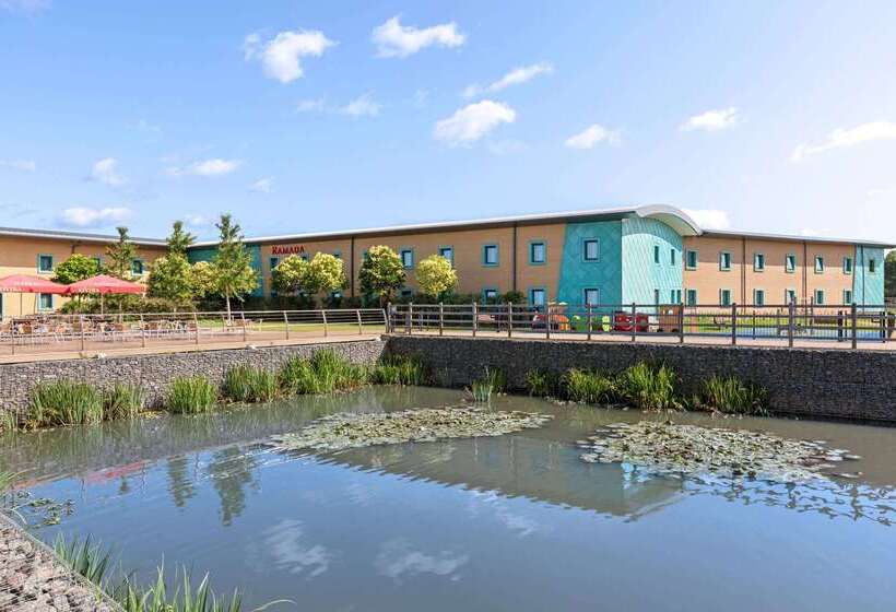 בית מלון כפרי Ramada By Wyndham Cobham