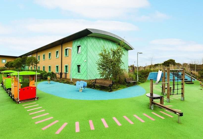 בית מלון כפרי Ramada By Wyndham Cobham